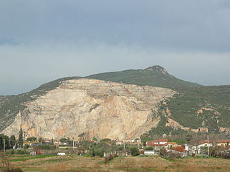 Der Monte Verruca, dahinter der Monte Serra