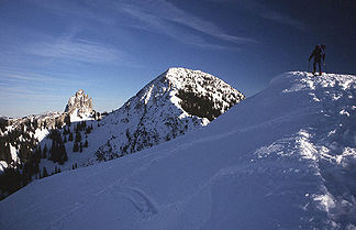 Plankenstein (links) und Risserkogel (Mitte) im Winter