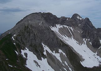 Die Ramstallspitze vom Strahlkopf, im Hintergrund rechts Großer Krottenkopf und Kleiner Krottenkopf