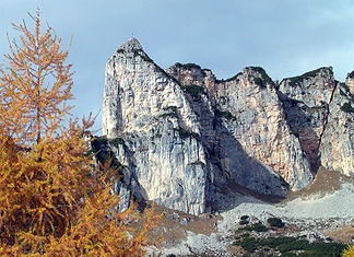 Der südliche Abschluss der Dalfazer Wände mit der Rotspitze, von Osten gesehen