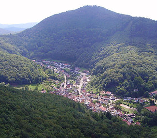 Blick vom Trifels über Bindersbach zum Rehberg