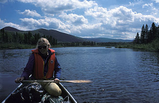 Canoeing am Oberlauf des Nepisiguit River (Nepisiguit Lakes im Mount Carleton Provincial Park), in New Brunswick, Kanada (IR Walker 1988)