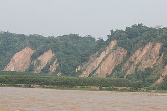 Steilhang am Río Tuichi im Nationalpark Madidi