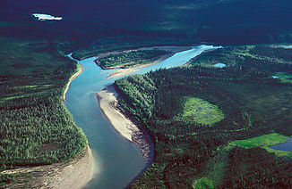 Der John River nahe der Mündung in den Koyukuk bei Bettles