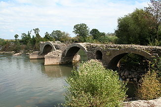 Verfallene Römerbrücke bei Saint-Thibéry