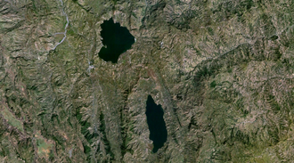 Der Hayksee (oben) mit dem Hardibosee (unten) Satellitenfoto