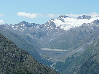 Stausee Mattmark mit Monte-Moro-Pass (links)