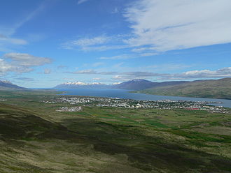 Eyjafjörður, die Auffahrt zur Passhöhe liegt bei der großen Bucht zur Rechten