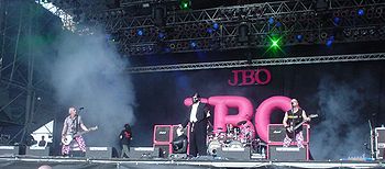 J.B.O. beim Earthshaker-Festival 2005 auf der Hauptbühne