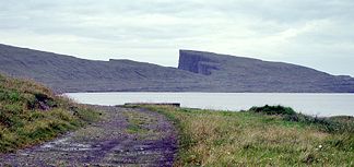 Die Spitze der Trælanípa in der Bildmitte südlich des Sees Leitisvatn. Für Wanderer leicht zugänglich