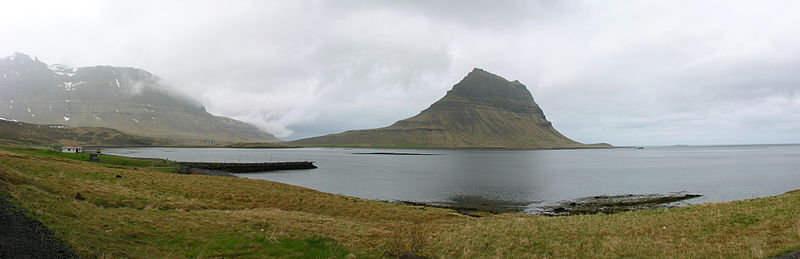 Kirkjufell am Fjord