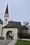 Kath. Pfarrkirche hl. Stephan mit ehem. Friedhof, ehem. Leutpriesterhaus und Portalbau