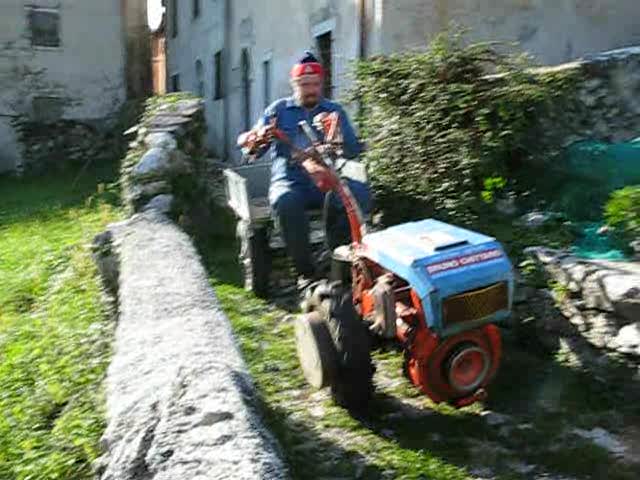 Two-wheel tractor in Italy Stavoli 2008 1004.ogg