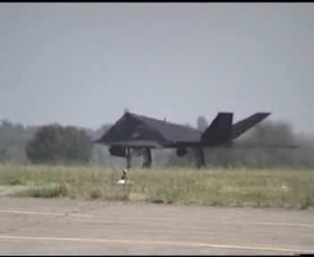Lockheed F-117.ogg