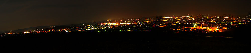 Hof – Panorama bei Nacht vom Wartturm aus (Osten)