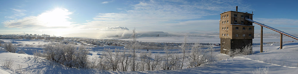 Blick auf Kiruna von der alten Mine auf dem Luossavaara zur neuen Mine auf dem Kiirunavaara