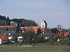 Ortsansicht von Fronhofen mit der Kirche und der Turmruine