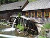 Die Hexenlochmühle in Neukirch, eine alte Sägemühle mit doppeltem Wasserrad – ein beliebtes Fotomotiv