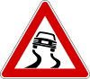 Italian traffic signs - strada sdrucciolevole.svg