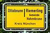 Ottobrunn / (Hohenbrunn-)Riemerling: Gemeinsames Ortsschild (an der Rosenheimer Landstraße)