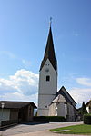 Kath. Pfarrkirche hl. Leonhard und Friedhof