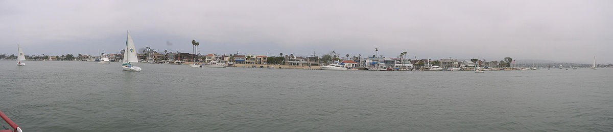 Blick über einen Teil der Newport Bay.