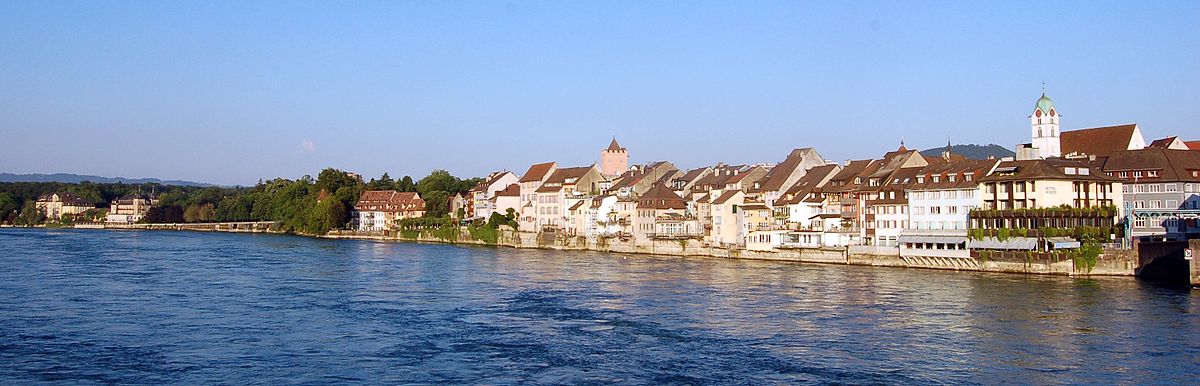 Blick auf die Altstadt von der Alten Rheinbrücke aus