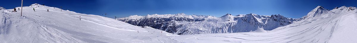Tourismus: Panorama der Silvretta Nova, dem Skigebiet über Sankt Gallenkirch, Gaschurn mit Partenen im Montafon, Österreich