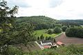 Schlossberg Leienfels über der Ortschaft Graisch von Nordosten