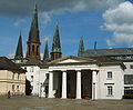 Schlosswache mit Lambertikirche.jpg