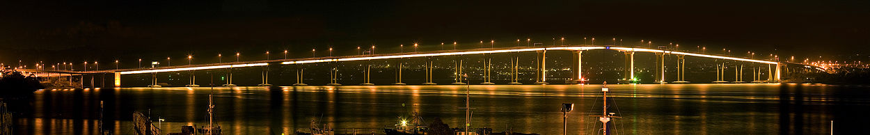 Tasman Bridge bei Nacht