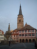 Schwabacher Rathaus (mit Golddach) und Stadtkirche am Marktplatz