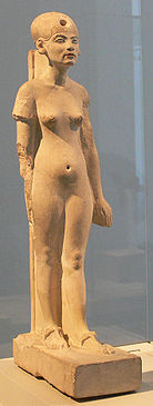 Nefertiti Standing-striding Berlin.jpg