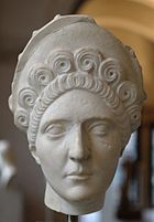 Kopf einer Römerin mit Diadem, vielleicht Plotina, 100–110 n. Chr., Münchner Glyptothek (Inv. 405)