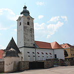 Kath. Pfarrkirche hl. Paul mit Karner, Friedhof und Rundkapelle