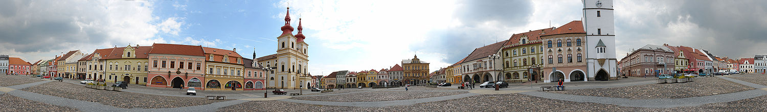 360° Panorama des Marktplatzes der Stadt