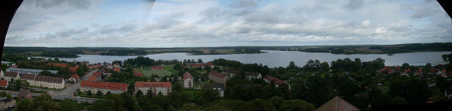 Panoramablick von der Marienkirche Sternberg auf den Großen Sternberger See