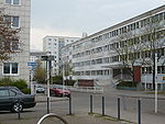 Blick auf das Schulgebäude in der B.-Bästlein-Straße