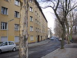 Baumeisterstraße entlang der Wannseebahn