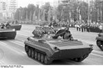 Bundesarchiv Bild 183-1988-1007-009, Berlin, 39. Jahrestag DDR-Gründung, Parade.jpg
