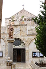 Church of Saint Catherine courtyard, Bethlehem.jpg