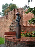 Little Warsaw insurgent statue.jpg