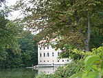 Schloss Brunn am Wald mit Wirtschaftsgebäude