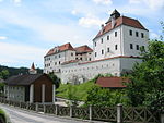 Schloss Seisenegg samt Eiskeller und 2 Rundtürmen