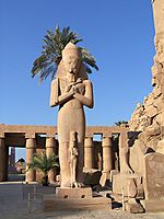 Statua di Ramses II - Karnak.JPG