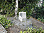 Denkmal für den Trigonometrischen Punkt Rauenberg auf dem Gipfel der Marienhöhe