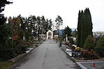 Portal und Kapelle des Friedhofes