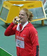 Betty Heidler bei der Siegerehrung in Ōsaka