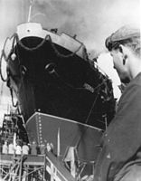 Bundesarchiv Bild 183-76705-0001, Rostock, Schiff für Sowjetunion nach 81 Tagen fertiggestellt.jpg