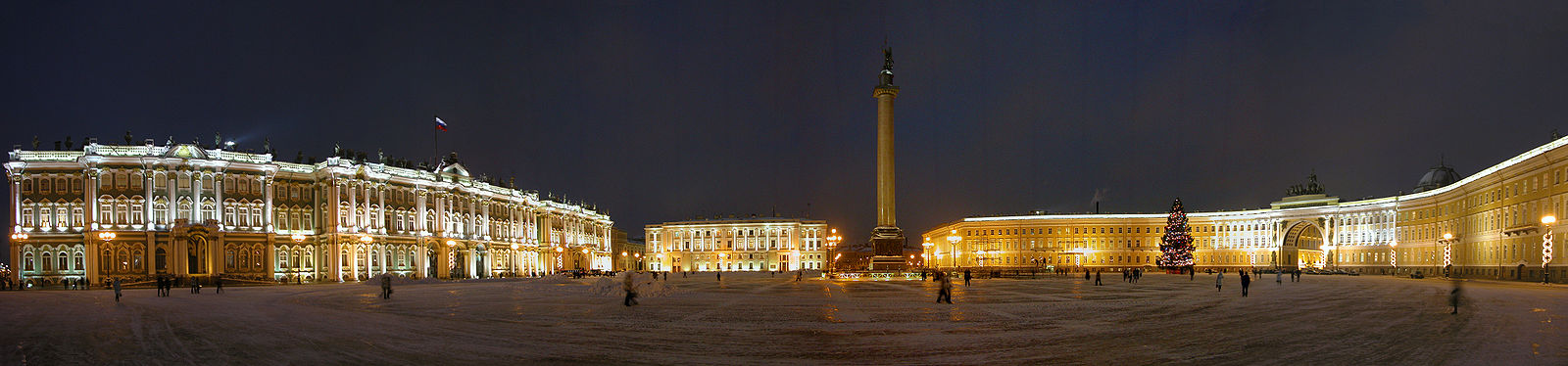 Der Palastplatz bei Nacht